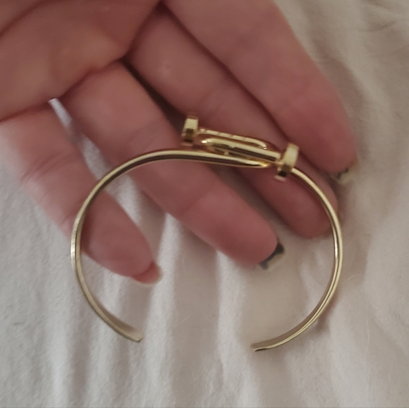 New Twisted Nail Head Gold Cuff Bracelet. - Picture 10 of 15